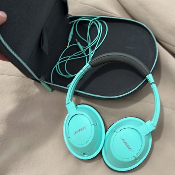 Bose headphones with headphone Jack - Picture 2 of 3